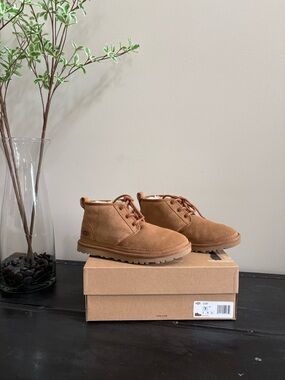 Women’s UGG Neumel boots